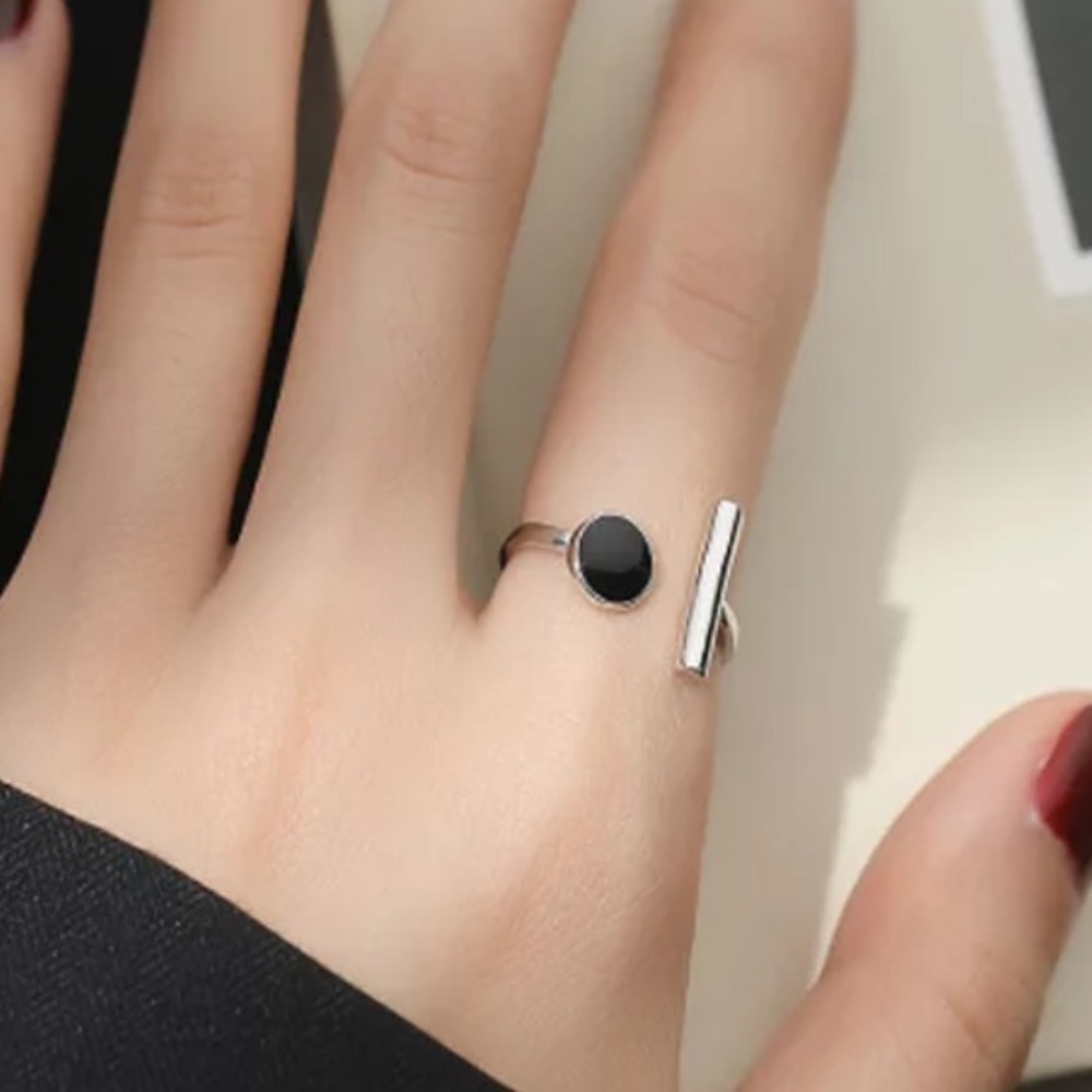 ⚡️Insta black rhinestone round sterling silver ring - Picture 3 of 6